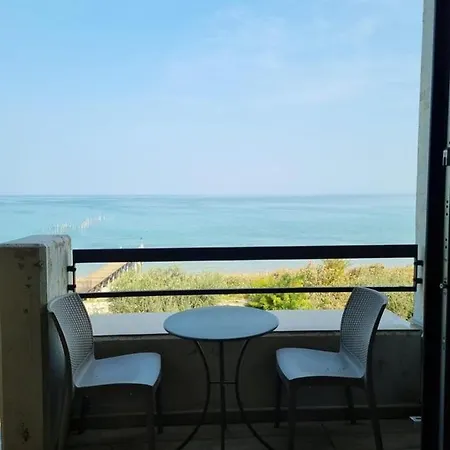 Bmp Apartment Orchidea Piscina, Giardino E Spiaggia Con Molo Sirmione Exterior photo